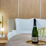 Urban Global Premium - 11th Floor, No 14 - Free Garage Apartment