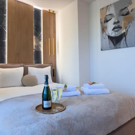 Apartmán Urban Global Premium, 11th Floor, No 14, Free Garage, Self Check-in, No Deposit