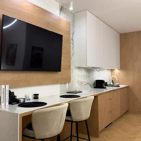 Urban Global Premium, 11th Floor, No 14, Free Garage, Self Check-in, No Deposit * Katovice