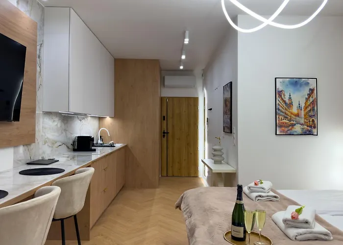 Urban Global Premium, 11th Floor, No 14, Free Garage, Self Check-in, No Deposit *